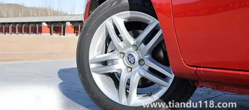 車輪胎扎了個釘子補一下大概多少錢3