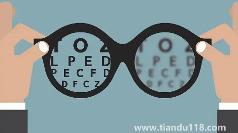 近視族玩手機(jī)可摘下眼鏡嗎2