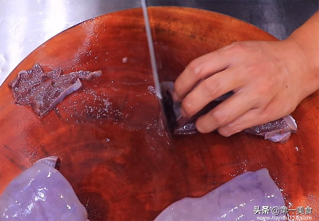 炒豬肝的做法（新鮮豬肝怎么炒好吃）(圖3)