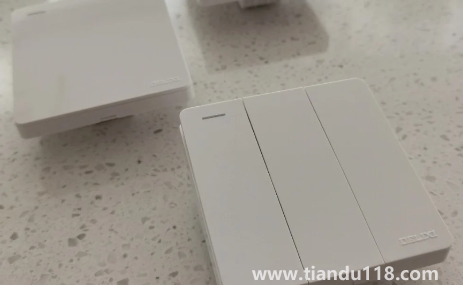 德力西開關(guān)插座和公牛的哪個好3