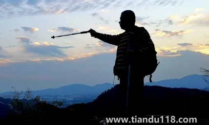 重陽(yáng)節(jié)登高是早上還是晚上2