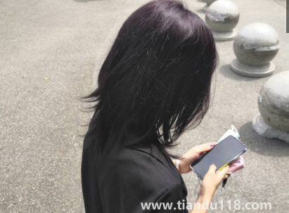 黑紫色能蓋住白頭發(fā)嗎1