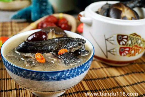 烏雞燉湯加什么食材比較補(bǔ)氣血3