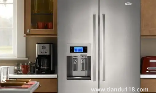 冰箱漏水接水盤在哪3