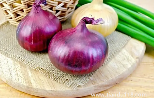 洋蔥發(fā)芽長苗了還能吃嗎2