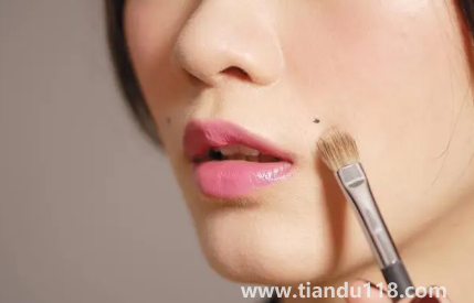 嘴角上面的痣可以點掉嗎1