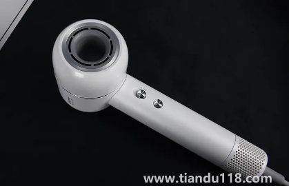吹風(fēng)機線粗的好還是細(xì)的好（吹風(fēng)機是不是線越粗越好用）