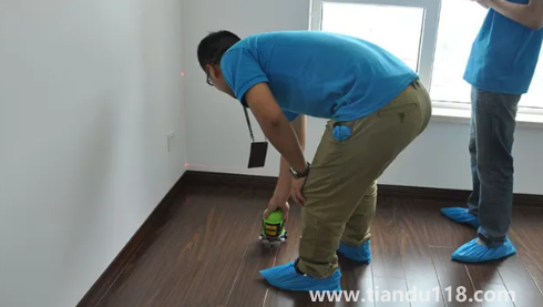 房子在驗收后發(fā)現(xiàn)墻面空鼓誰負(fù)責(zé)2