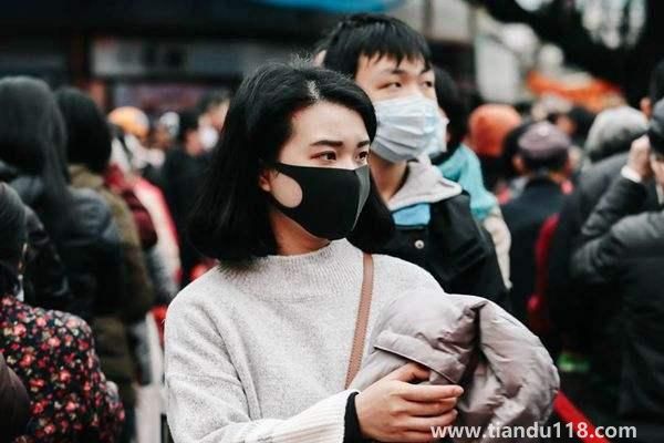 丈夫故意把孩子弄哭丟給發(fā)燒妻子（疫情測出了陽性，也測出了人性）