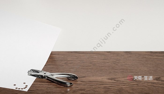 得力打孔機使用方法